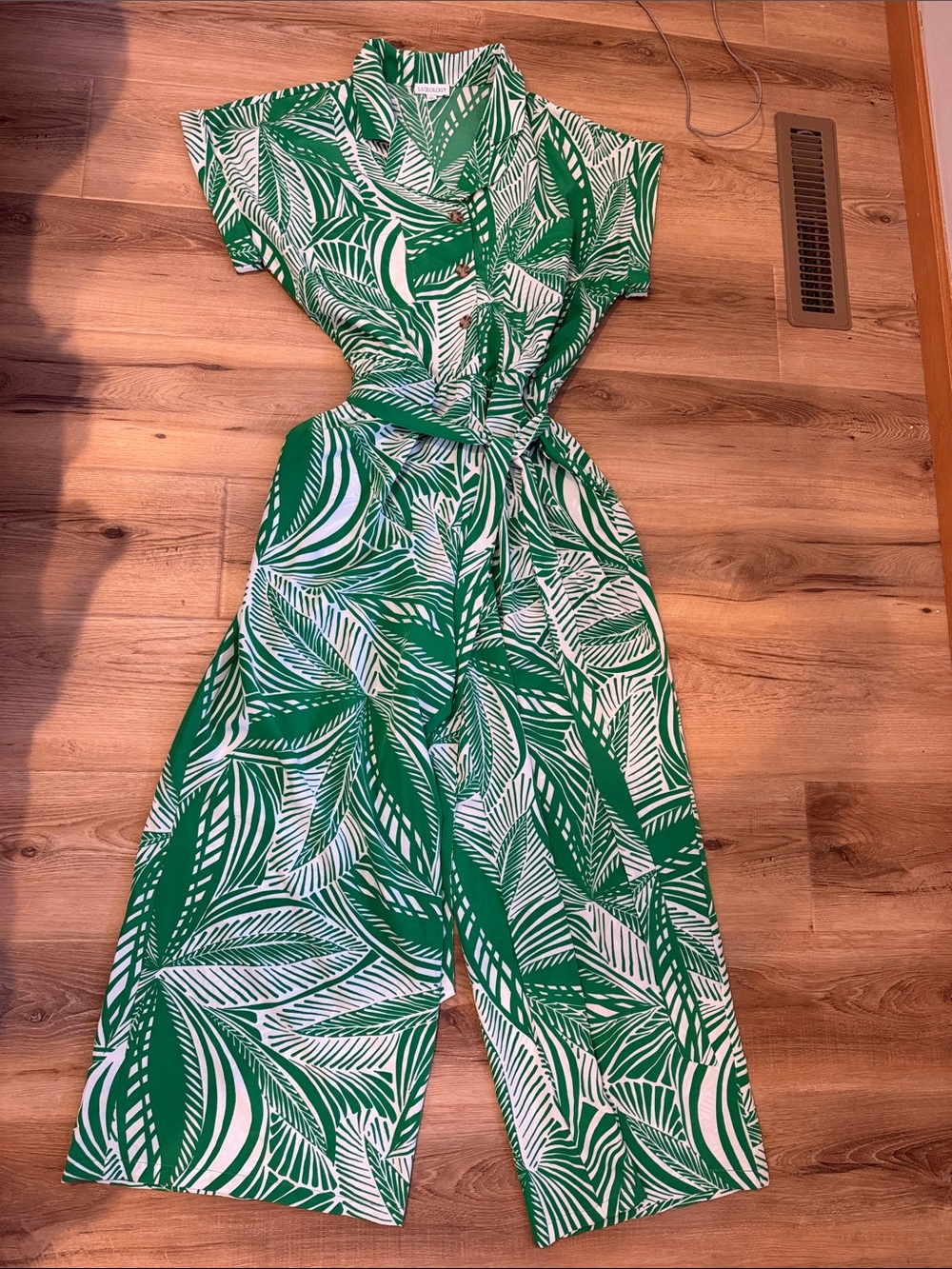 Luxology Green and White Leaf-Print Jumpsuit with Tie Waist XL never worn!